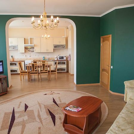 Apartment In 2 Min From Poznyaky Metro Station Київ Екстер'єр фото