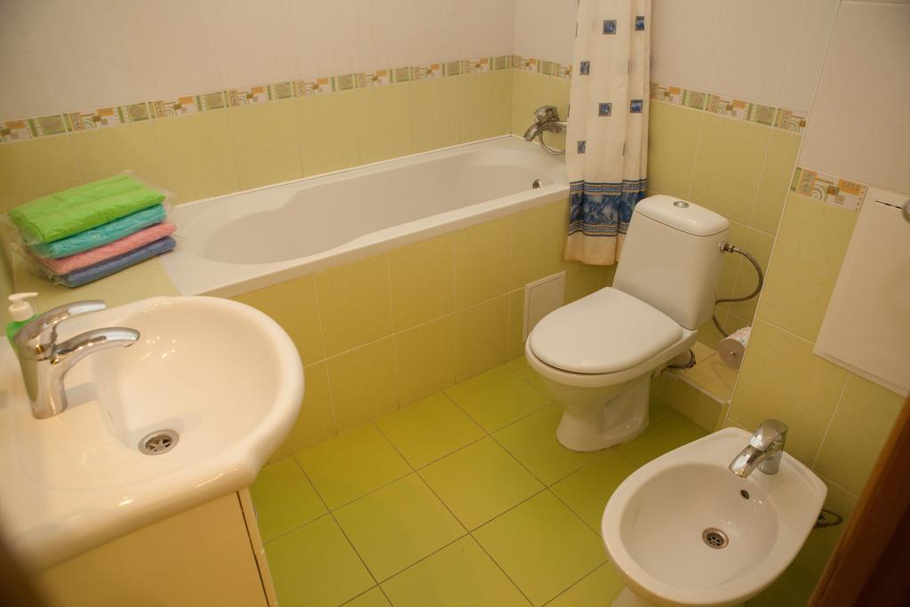 Apartment In 2 Min From Poznyaky Metro Station Київ Екстер'єр фото