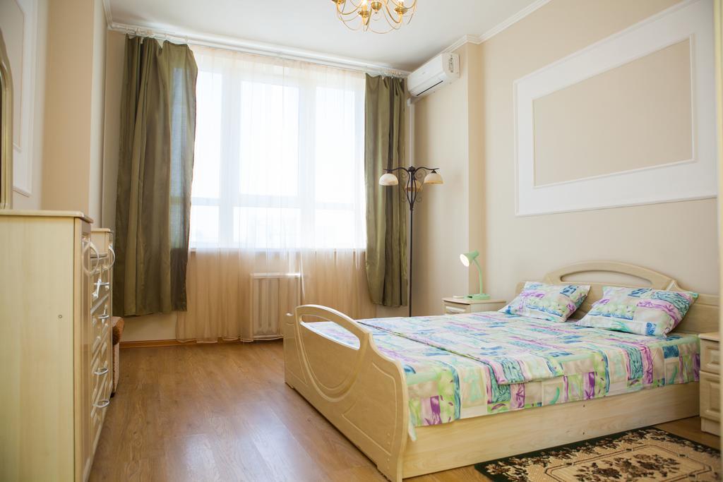 Apartment In 2 Min From Poznyaky Metro Station Київ Екстер'єр фото