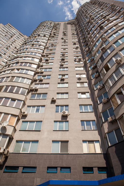 Apartment In 2 Min From Poznyaky Metro Station Київ Екстер'єр фото