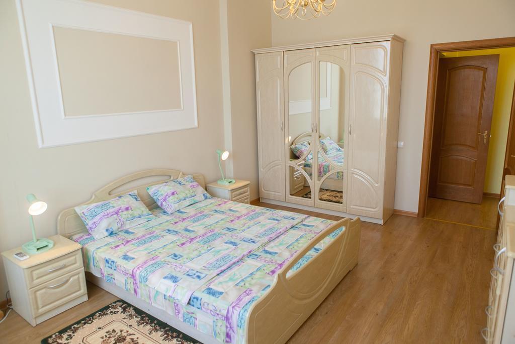 Apartment In 2 Min From Poznyaky Metro Station Київ Екстер'єр фото