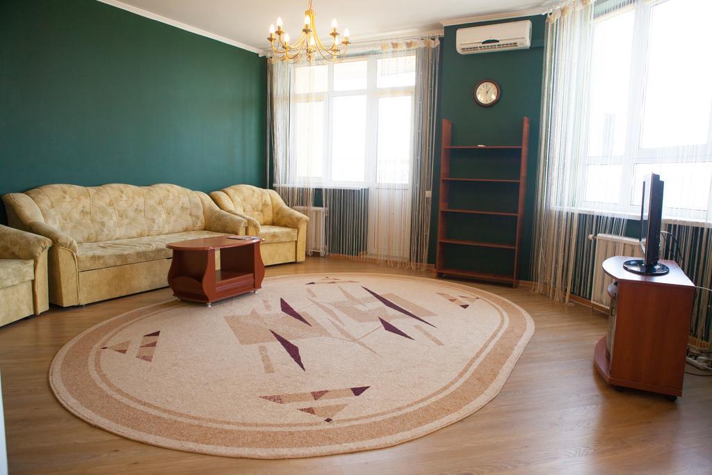 Apartment In 2 Min From Poznyaky Metro Station Київ Екстер'єр фото